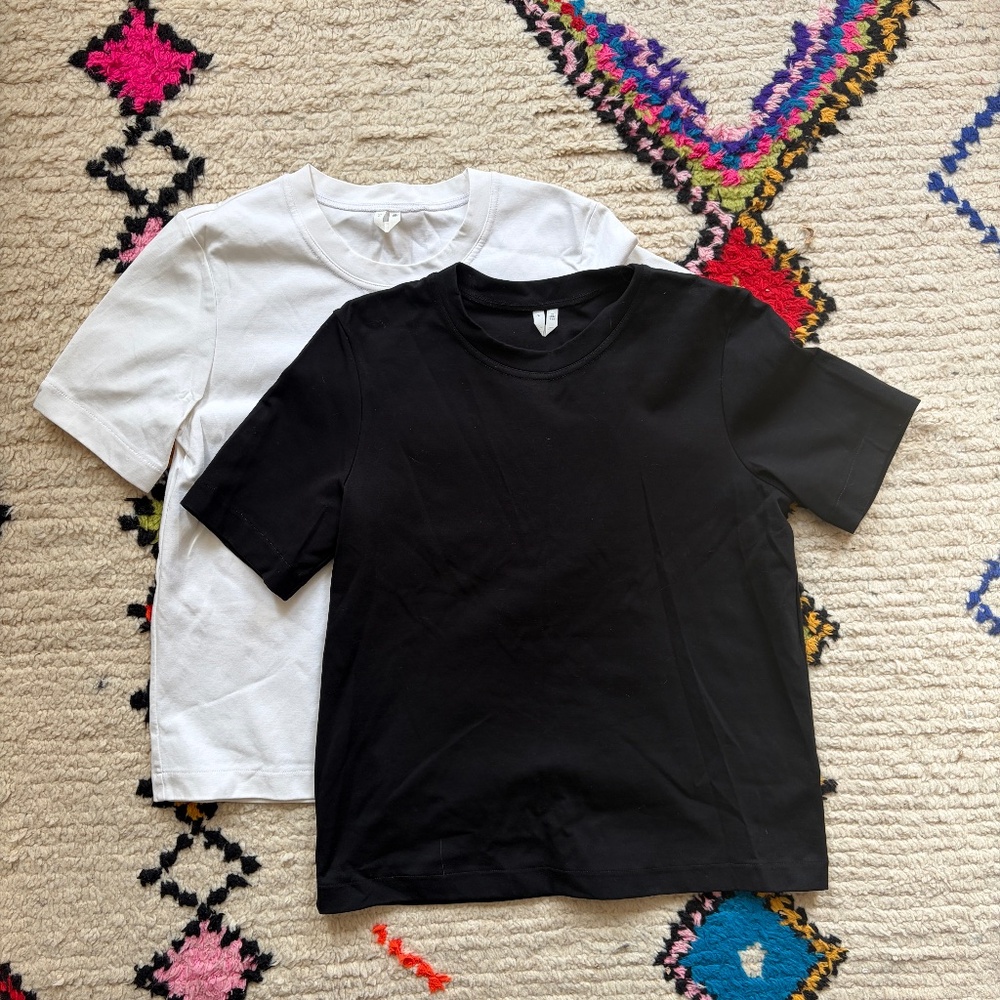 BNWOT Arket Heavyweight T shirt size small black and white